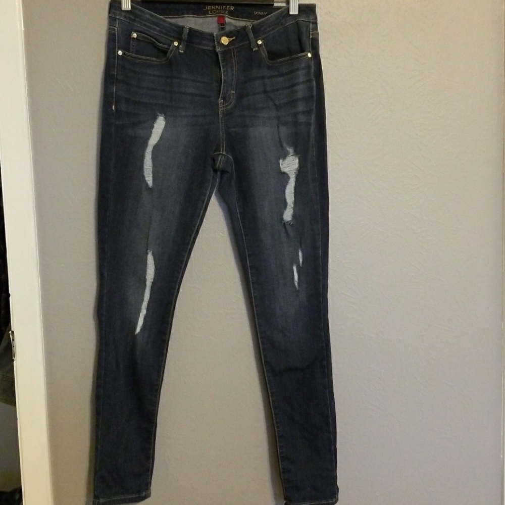 Jennifer Lopez distressed skinny jeans